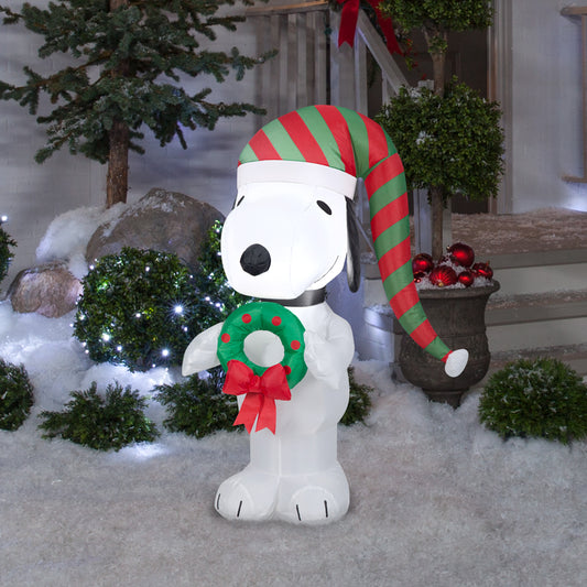3.5-Ft Snoopy with Wreath Christmas Inflatable lifestyle