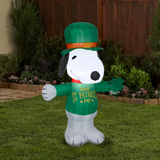 3.5-Ft Snoopy St. Patrick’s Day Inflatable lifestyle