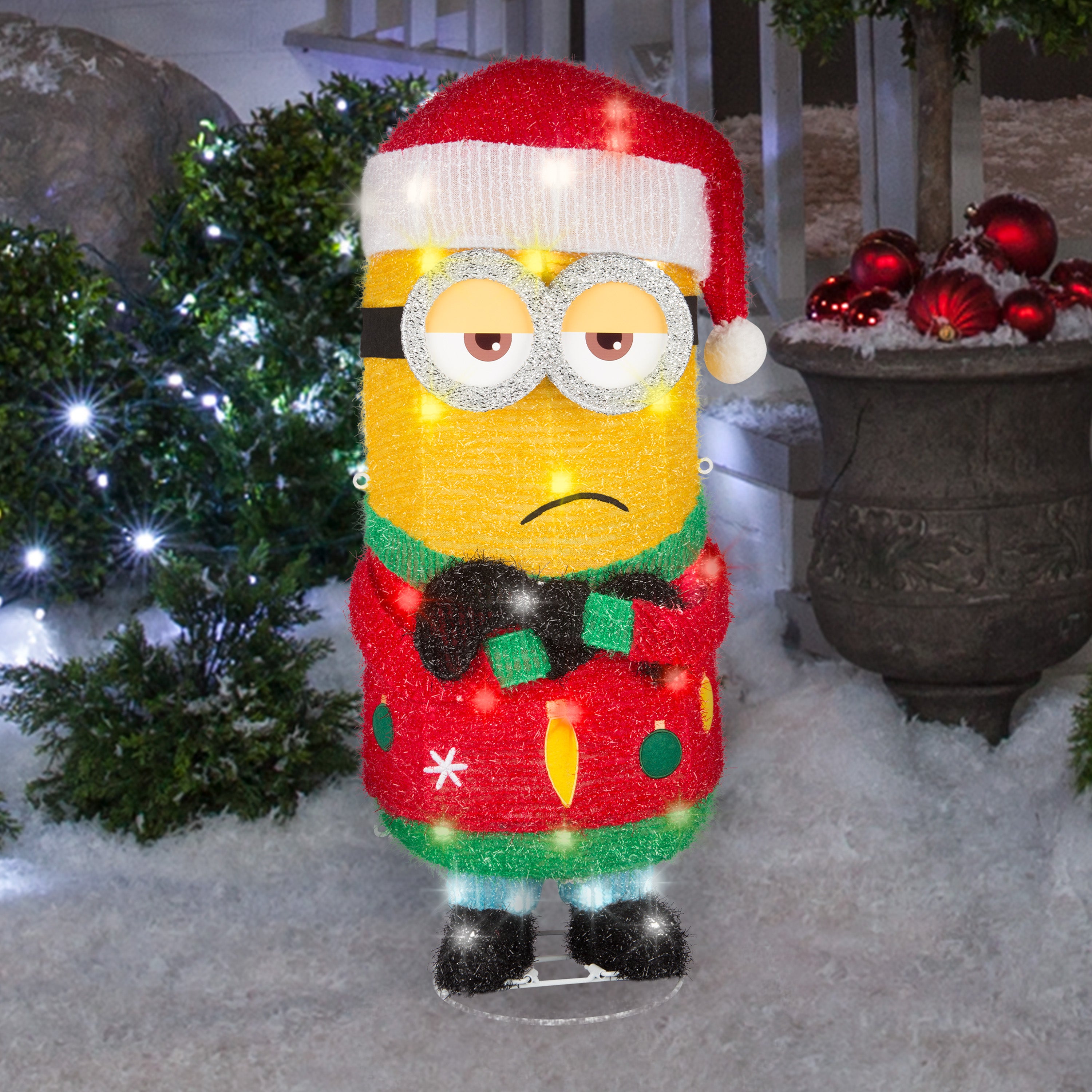 Gemmy Holiday Tinsel Yard Sculpture Minion Kevin in Santa Hat 28" Universal, Multicolored