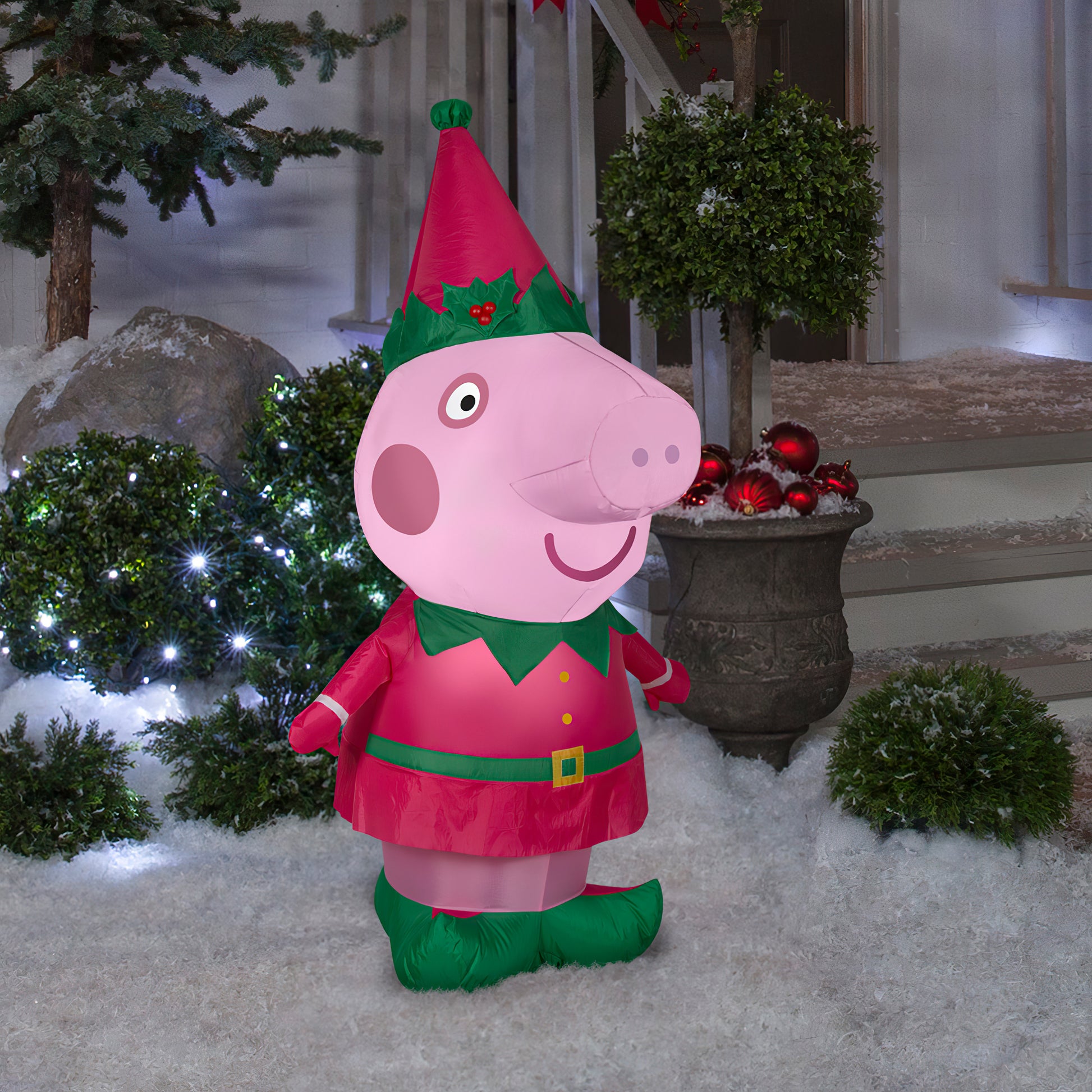 4' Christmas Peppa Pig lifestyle