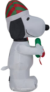 Gemmy Christmas Airblown Inflatable Inflatable Snoopy with Wreath, 3.5 ft Tall, white