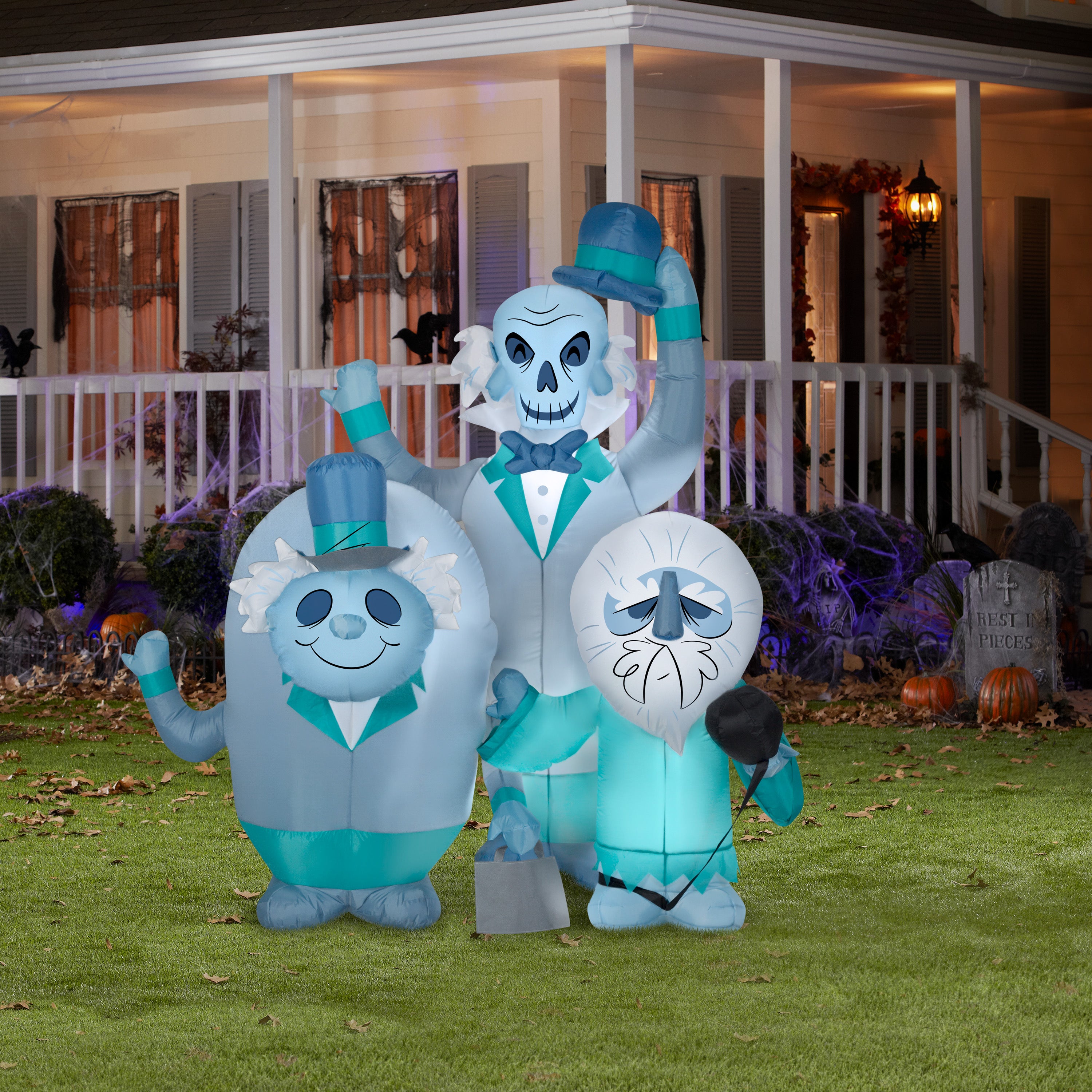 Gemmy Airblown Haunted Mansion Hitchhiking Ghosts Scene Disney , 6 ft Tall