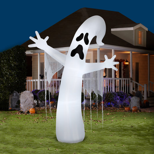 Whimsey Ghost w/Streamers Giant (C7 LED White), 12 ft Tall lifestyle
