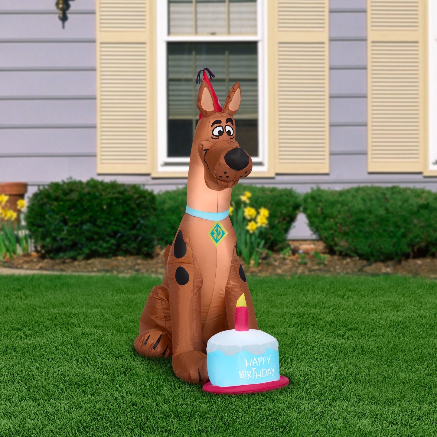 3.5 ft Inflatable Birthday Scooby WB lifestyle