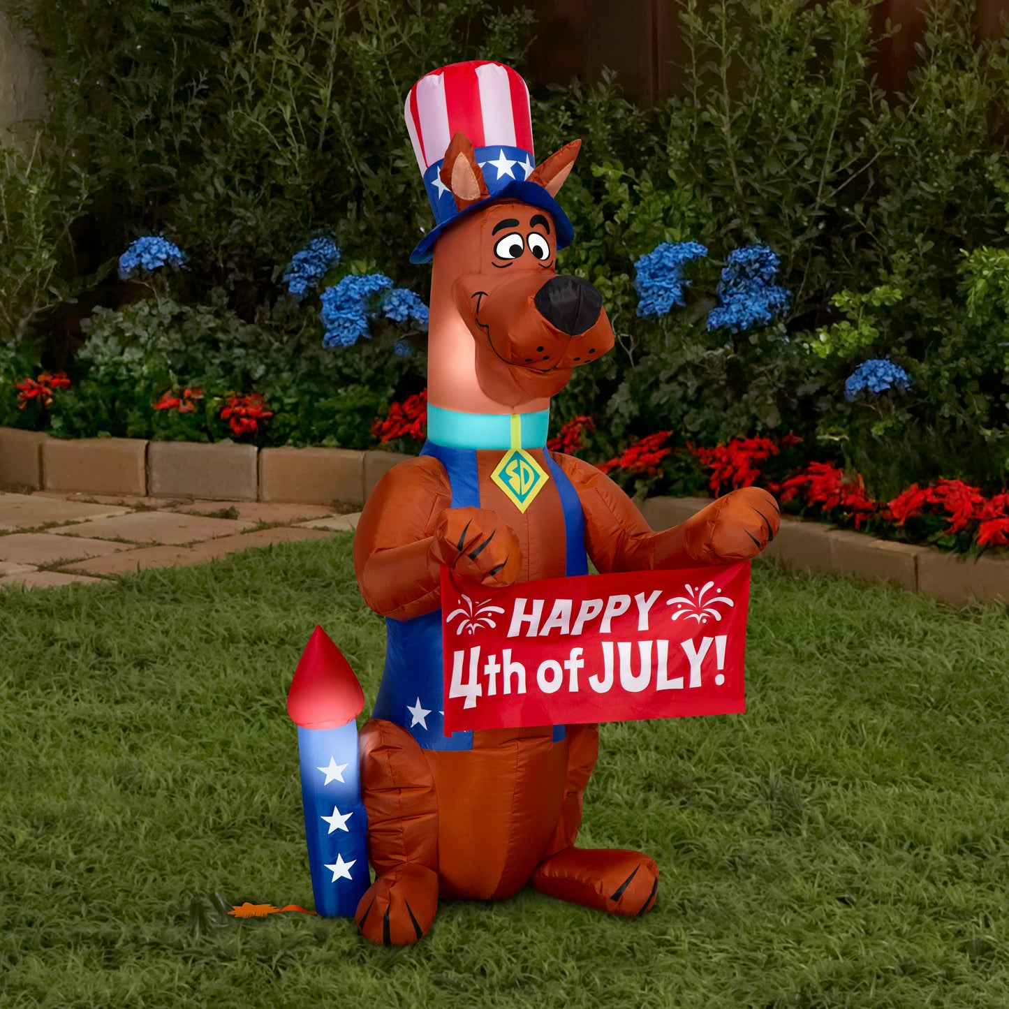 4-Ft Scooby-Doo Patriotic Inflatable lifestyle