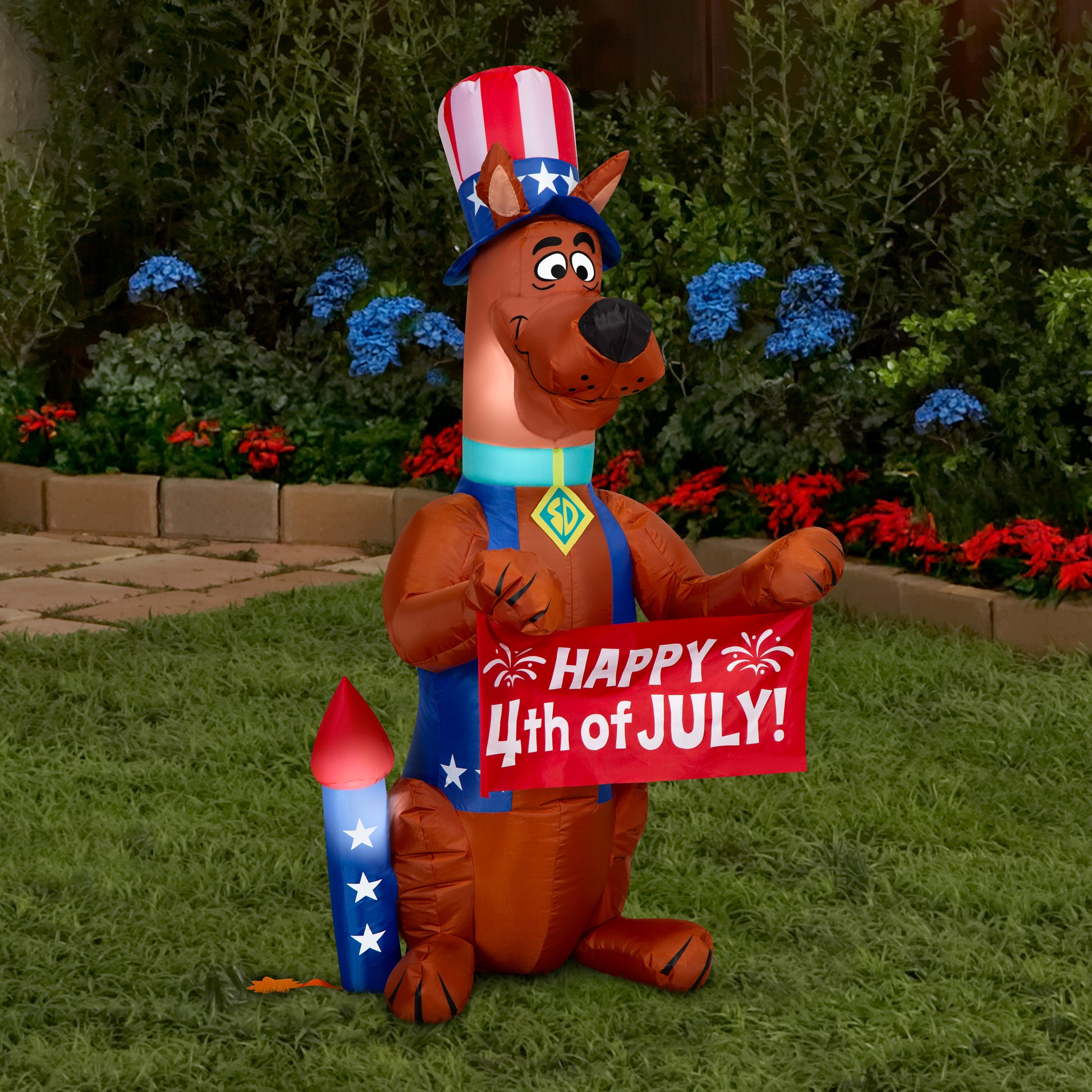 4-Ft Scooby-Doo Patriotic Inflatable lifestyle