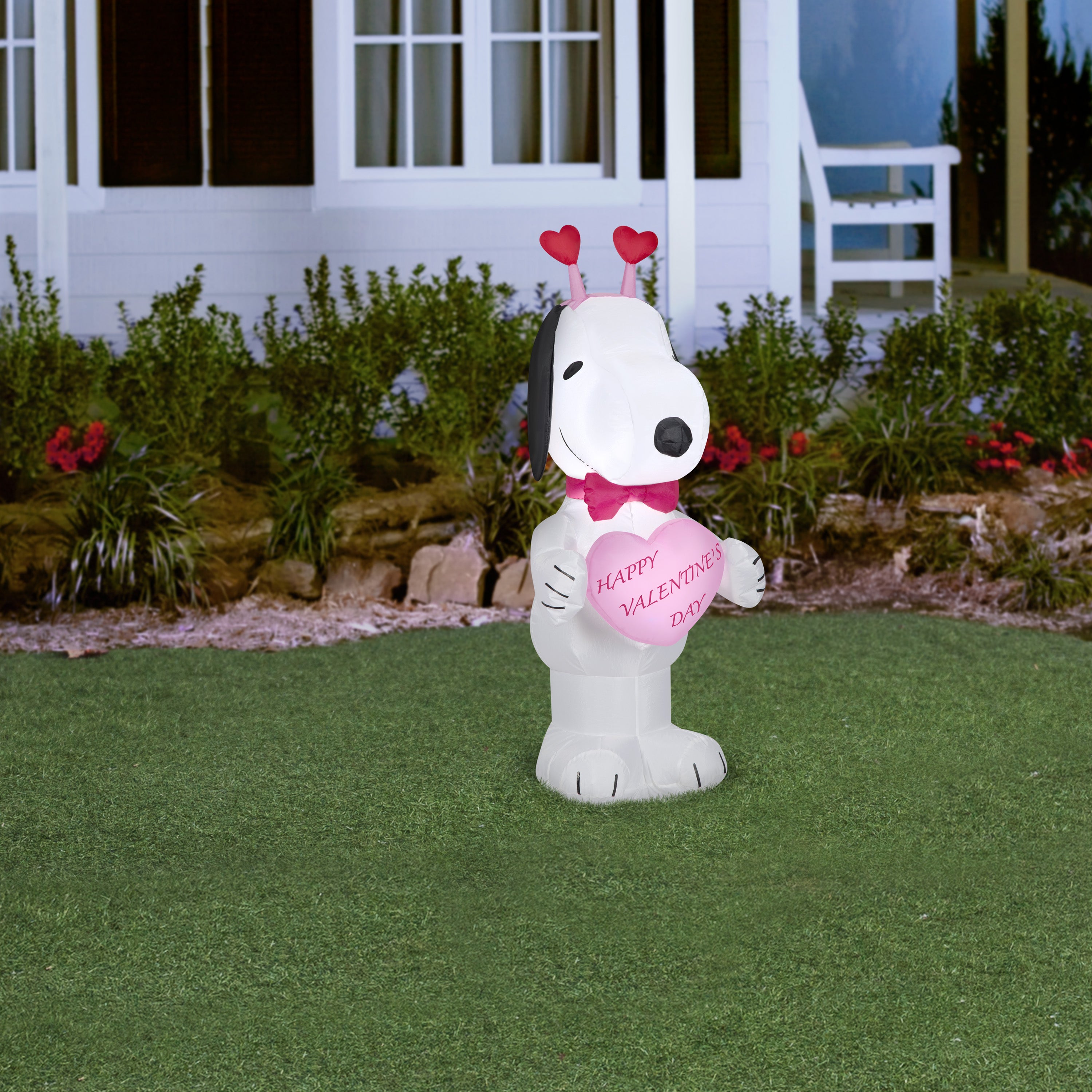 Gemmy Airblown Inflatable Valentine Snoopy, 3.5 ft Tall