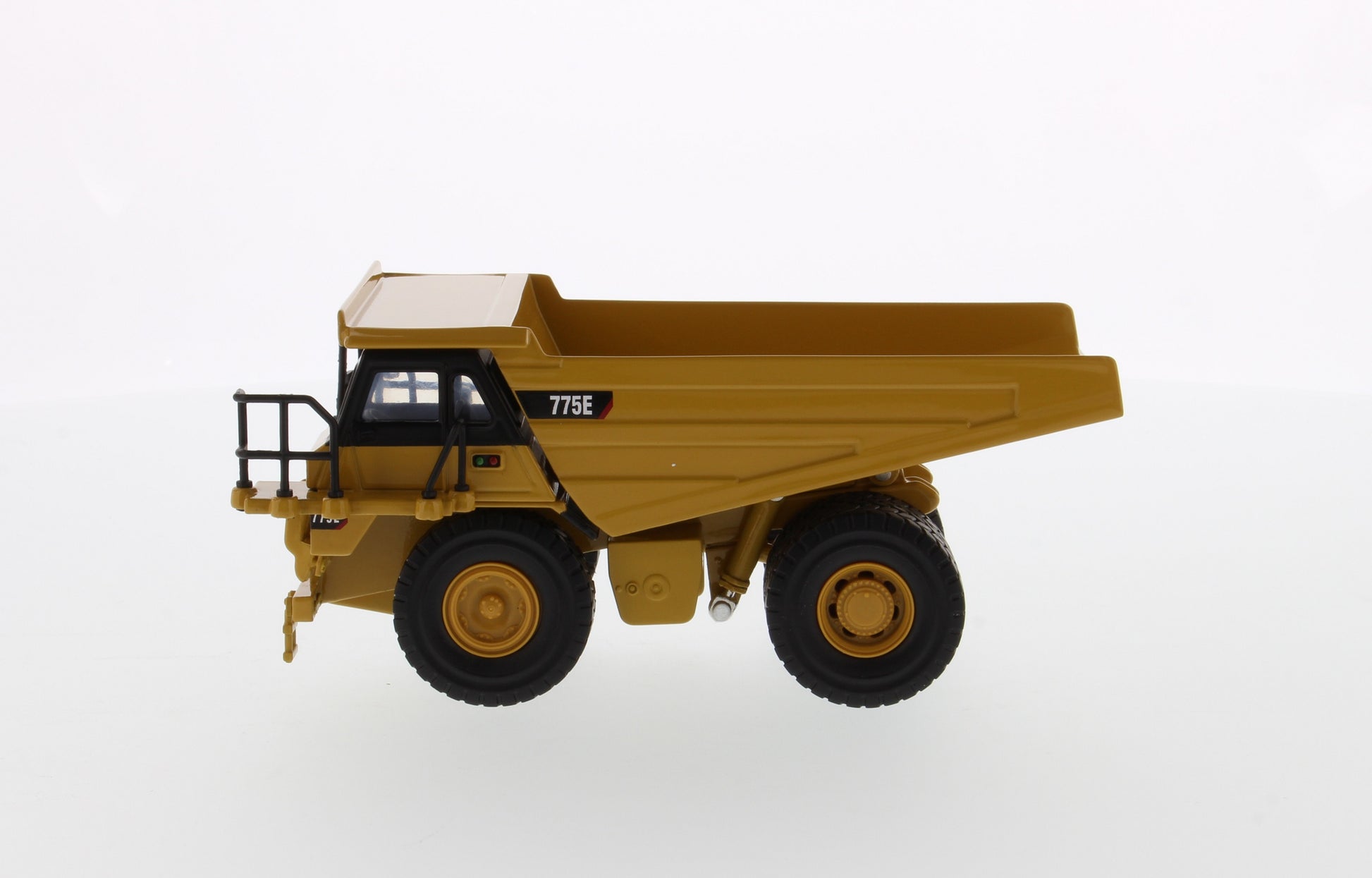 1:64 CAT Large Die-Cast - Off-Highway Truck image 4
