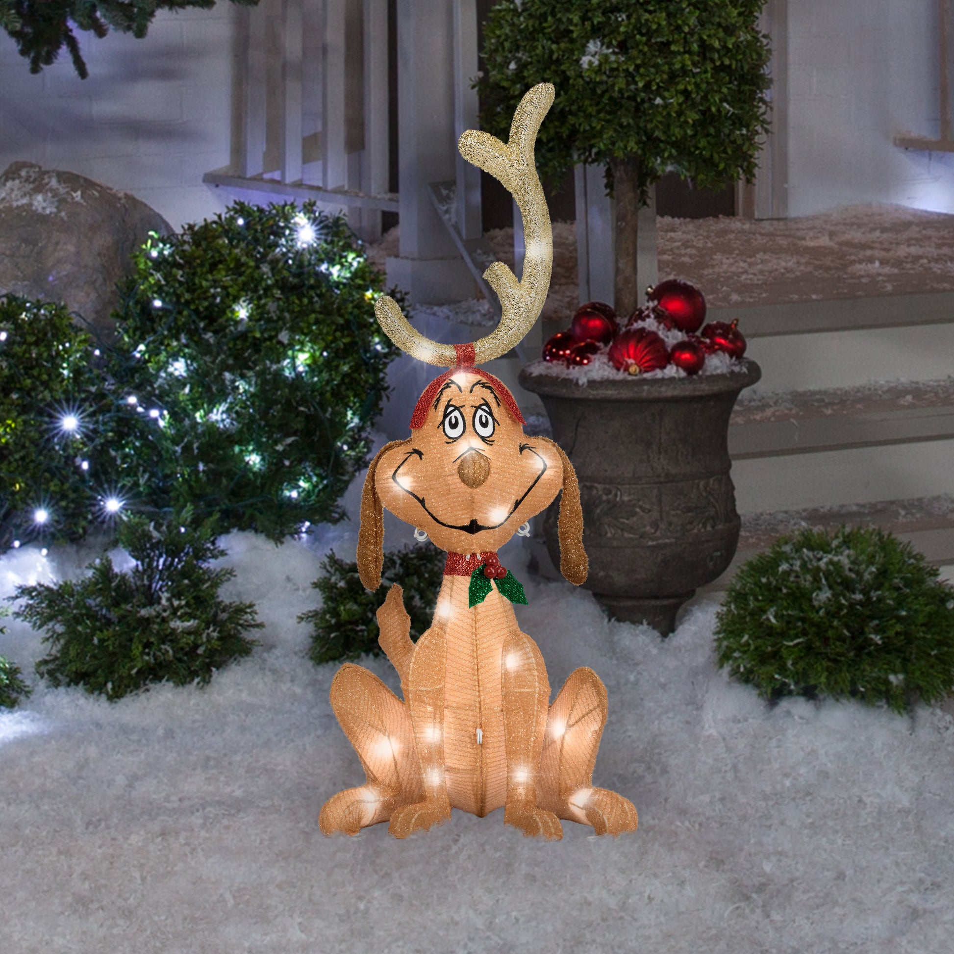 Max Tinsel Yard Sculpture, 30-Inch, Pre-Lit LED Christmas Décor lifestyle